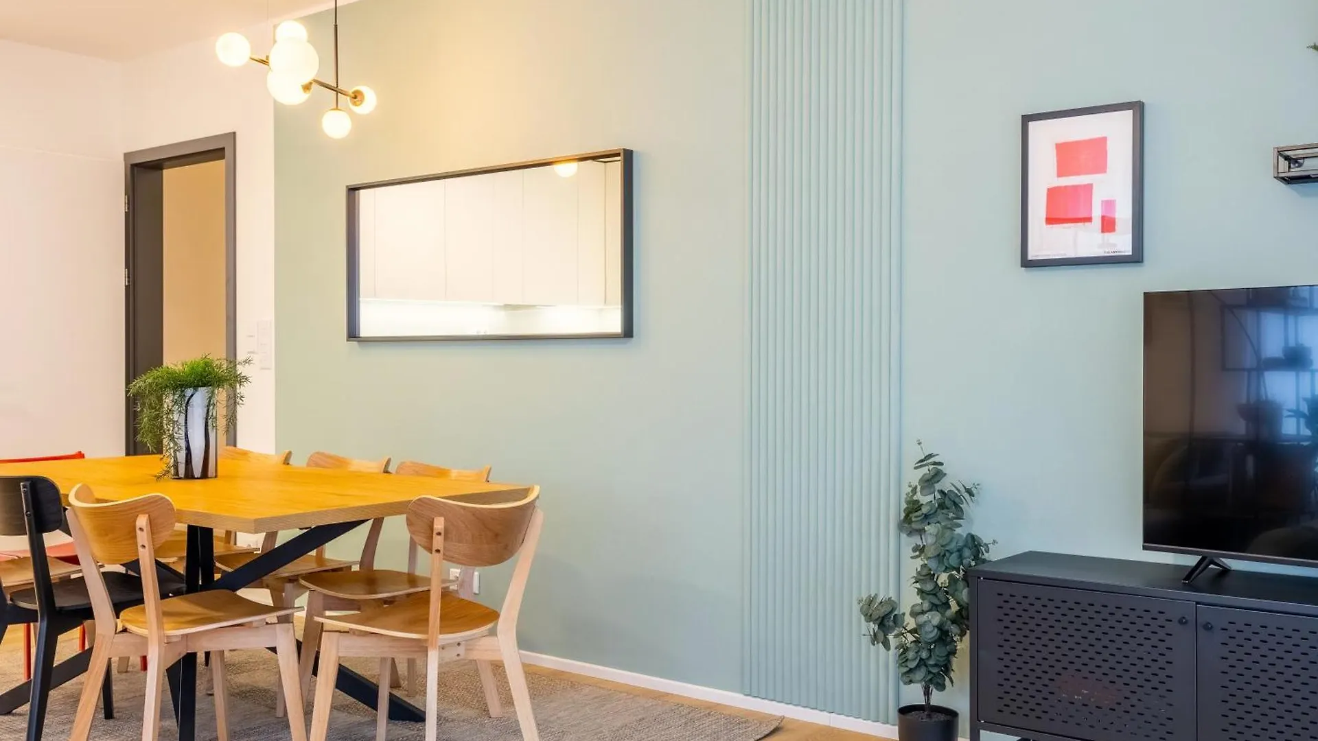 Spacious 3Br - 2 Parking Spots, Full Kitchen, By Gravity Прага Апартаменты