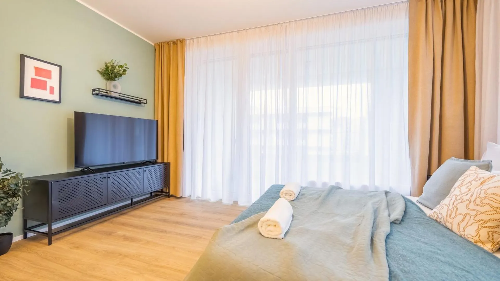 Spacious 3Br - 2 Parking Spots, Full Kitchen, By Gravity Прага
