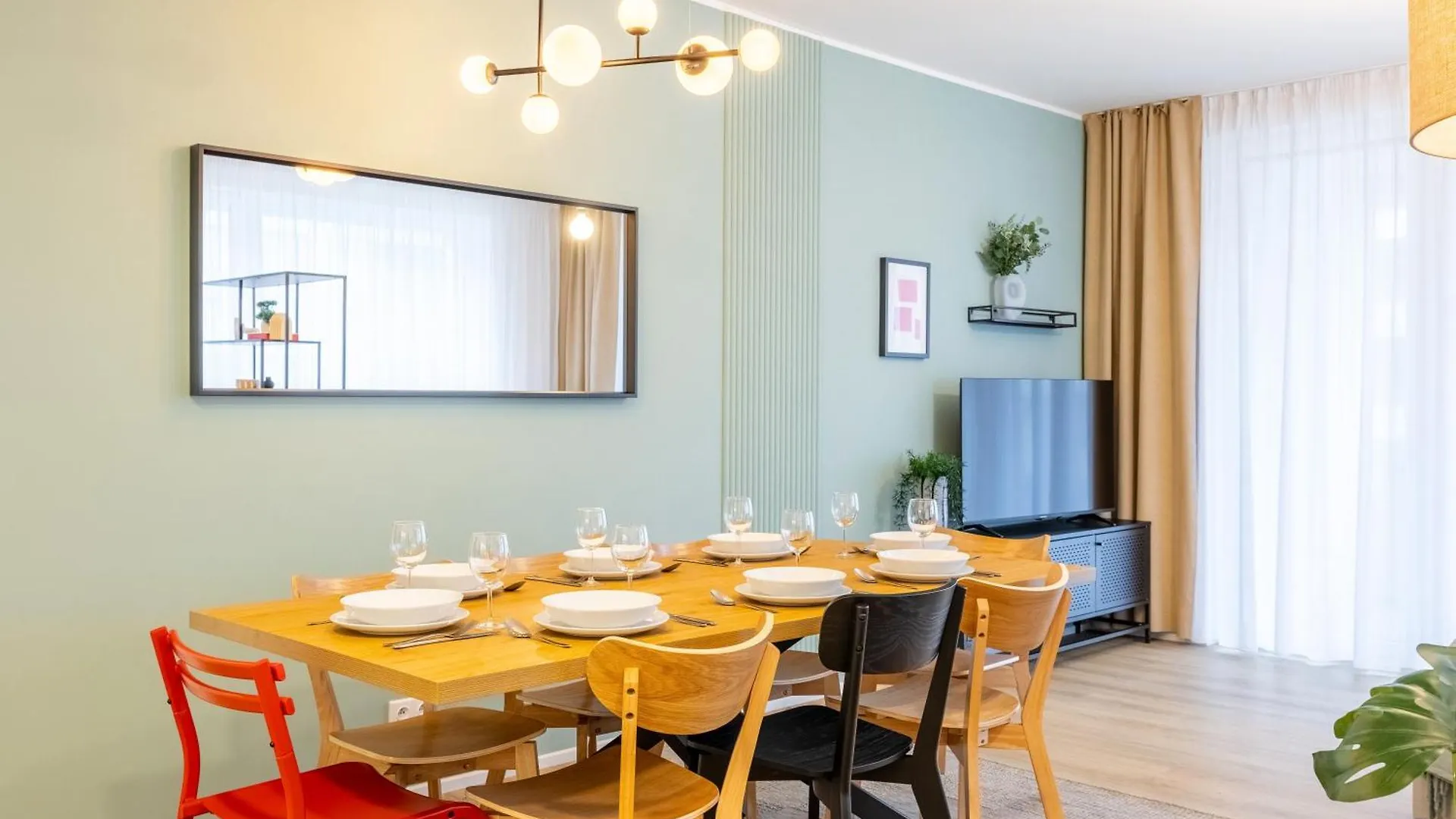 Spacious 3Br - 2 Parking Spots, Full Kitchen, By Gravity Прага 0*,  Чехия