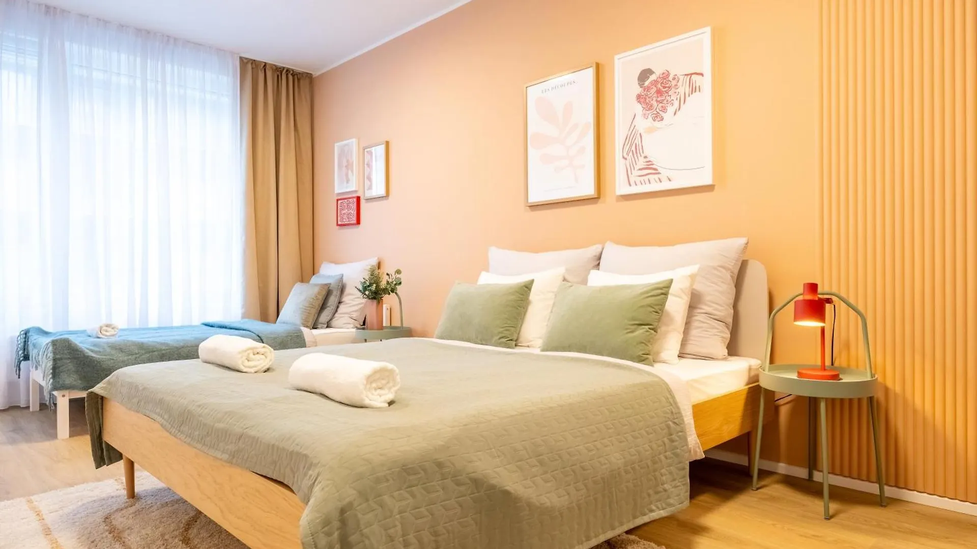 Spacious 3Br - 2 Parking Spots, Full Kitchen, By Gravity Прага Апартаменты
