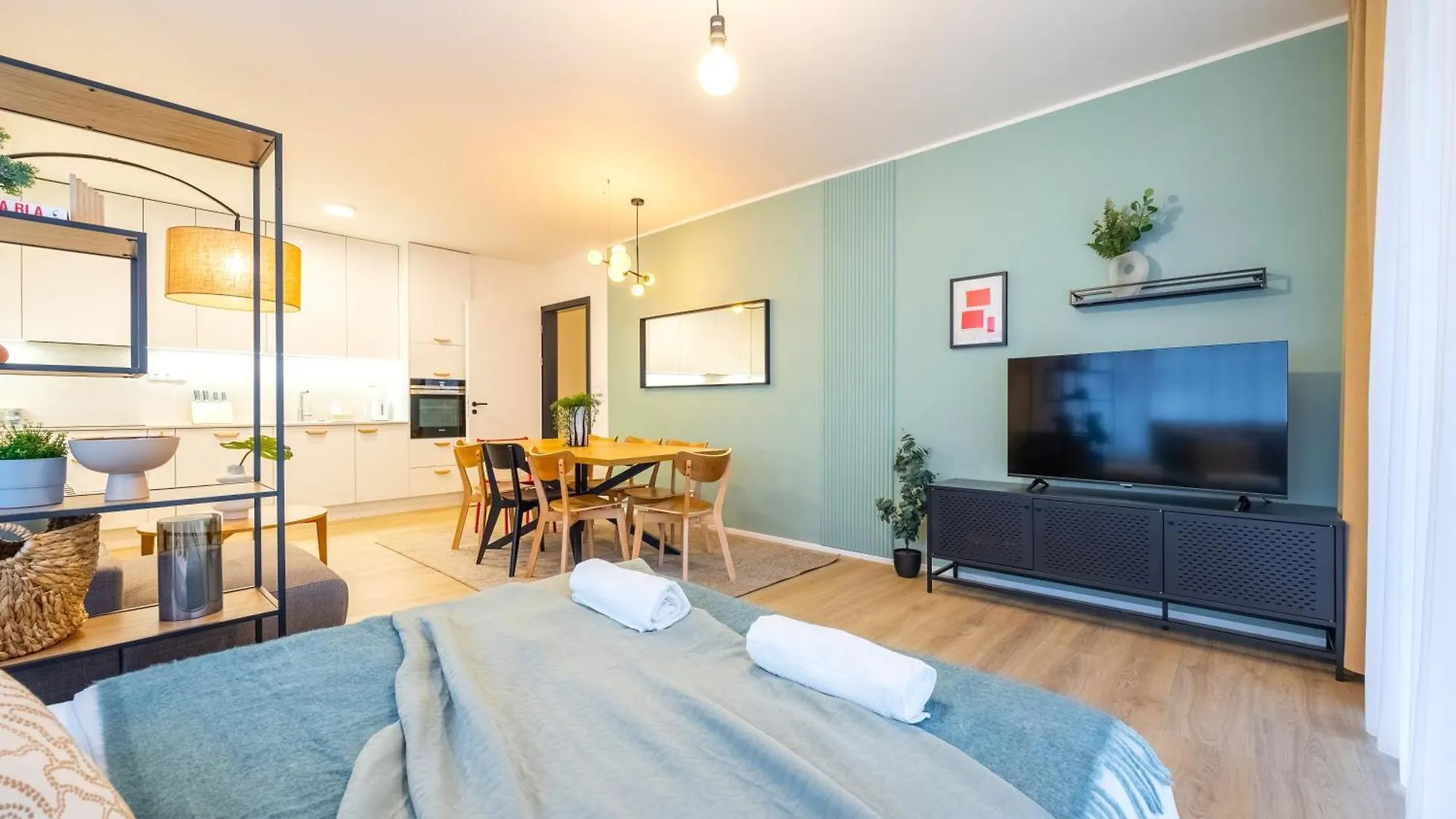 Spacious 3Br - 2 Parking Spots, Full Kitchen, By Gravity Прага